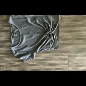 Forever 21 Short Sleeve Knotted Crop Top